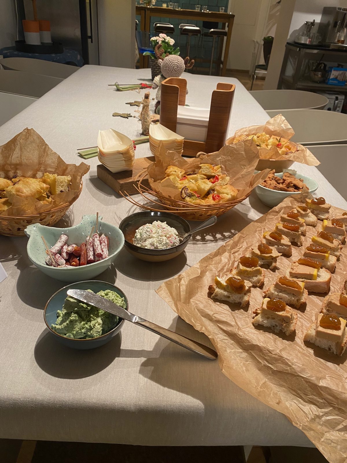 Büféasztal falatokkal — Kitchen Factory catering